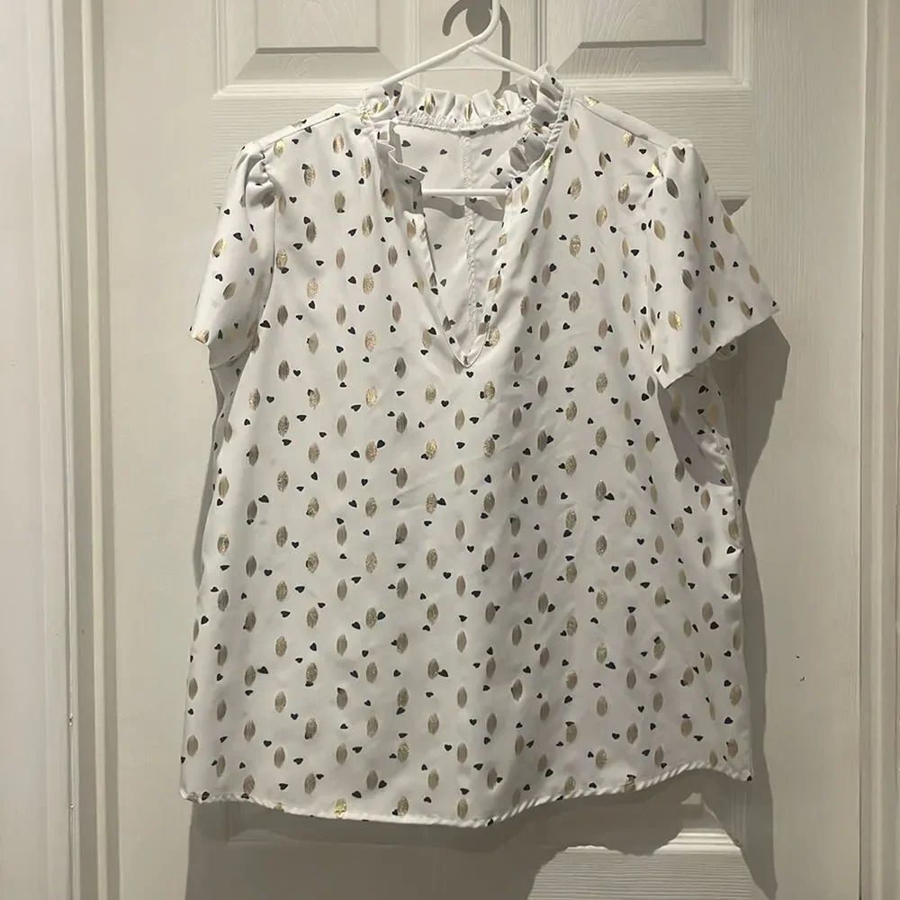 Shein white top with bursts of gold and black hearts SZ large.